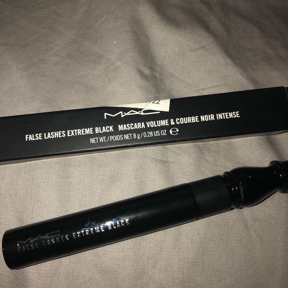 FALSE LASHES EXTREME BLACK MASCARA